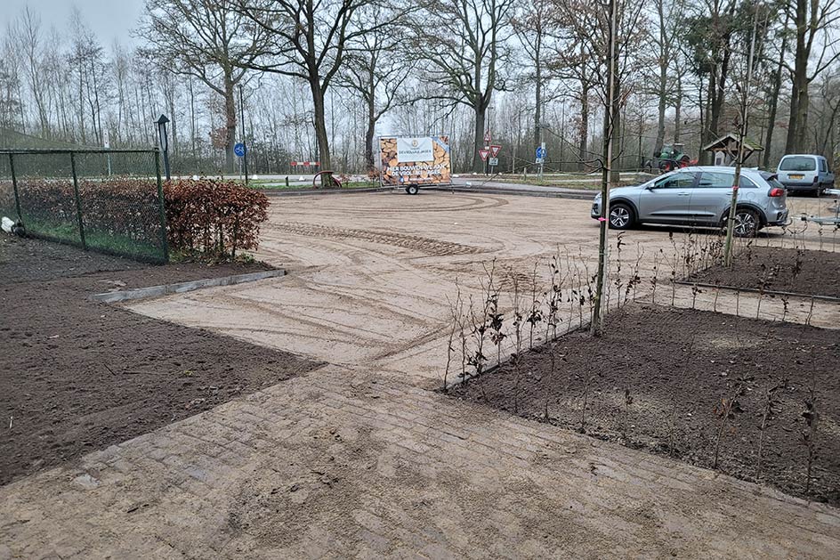 Bestrating parkeerplaats bij Restaurant Oirschot