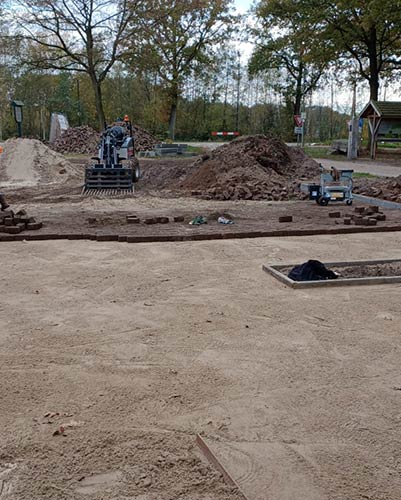 Bestrating bij restaurant in Oirschot