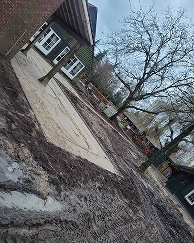 Bestrating bij restaurant in Oirschot